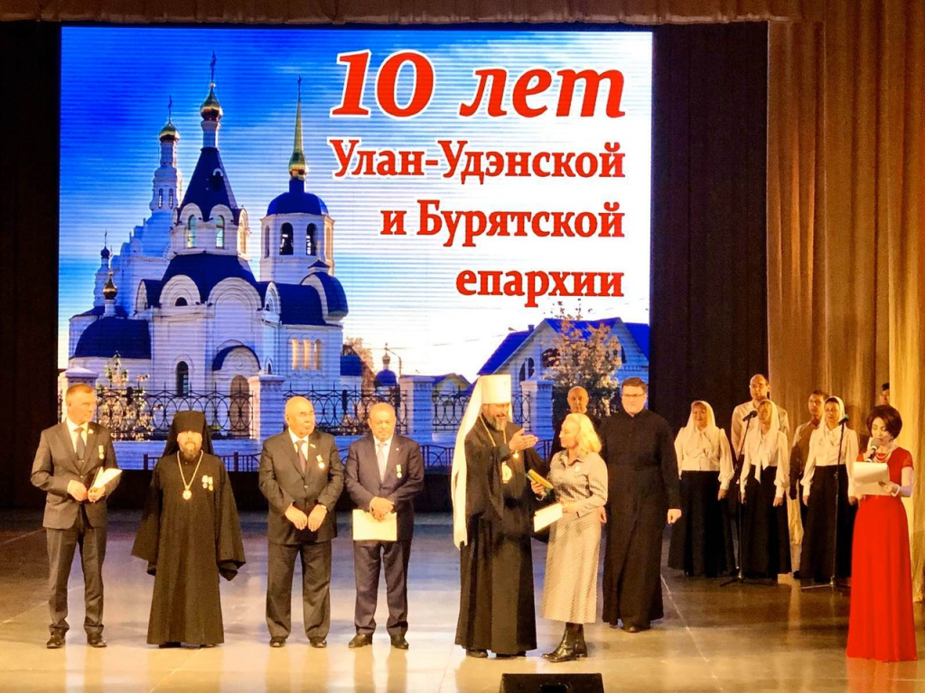 Улан-Удэнский и Бурятский митрополит наградил директора ГК "Титан" Улан-Удэнский и Бурятский митрополит наградил директора ГК "Титан"