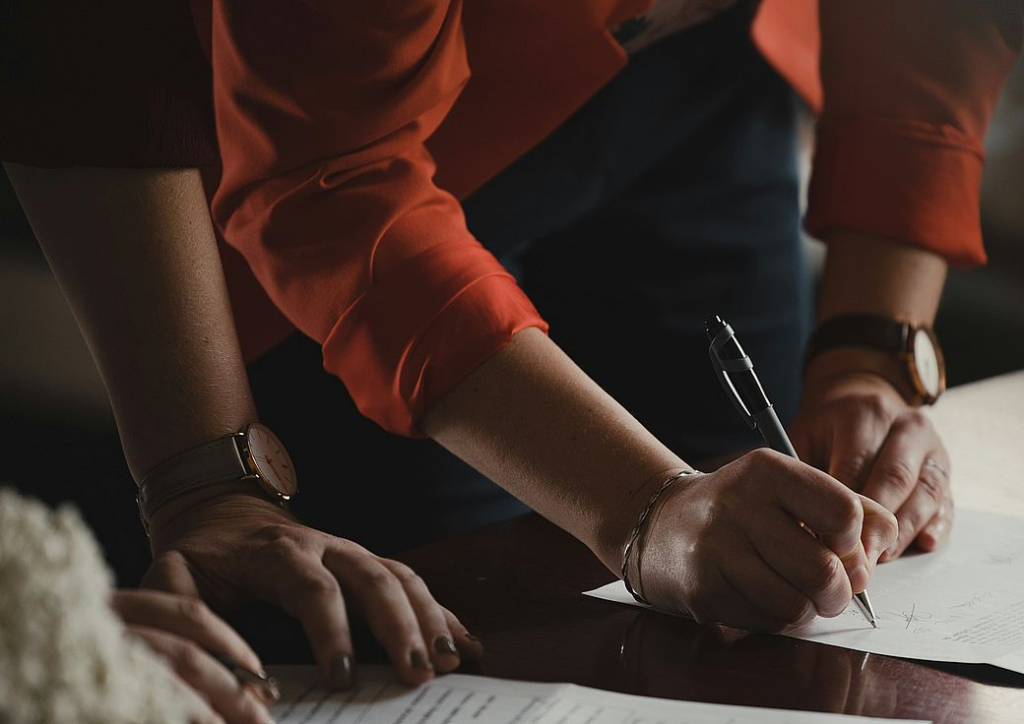 В Бурятии предпринимательница с дочерью зарабатывали на фиктивных трудовых договорах для мигрантов В Бурятии предпринимательница с дочерью зарабатывали на фиктивных трудовых договорах для мигрантов