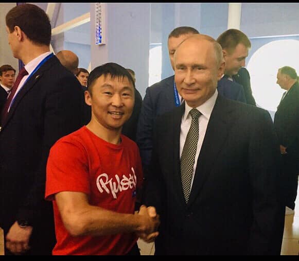 Владимир Путин поздравил тренера из Бурятии с победой подопечной спортсменки Владимир Путин поздравил тренера из Бурятии с победой подопечной спортсменки