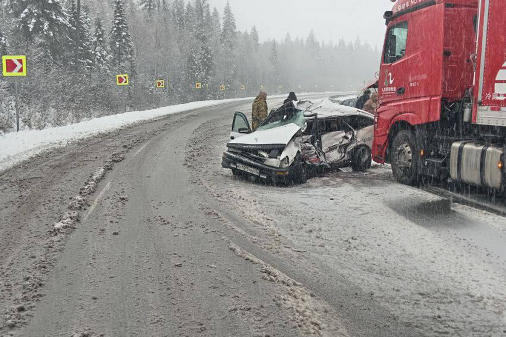 В Бурятии в ДТП с грузовиком погиб человек В Бурятии в ДТП с грузовиком погиб человек