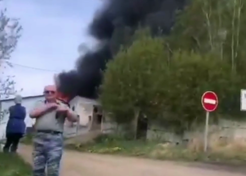 На берегу Байкала в Иркутской области произошел пожар в цехе по розливу воды На берегу Байкала в Иркутской области произошел пожар в цехе по розливу воды