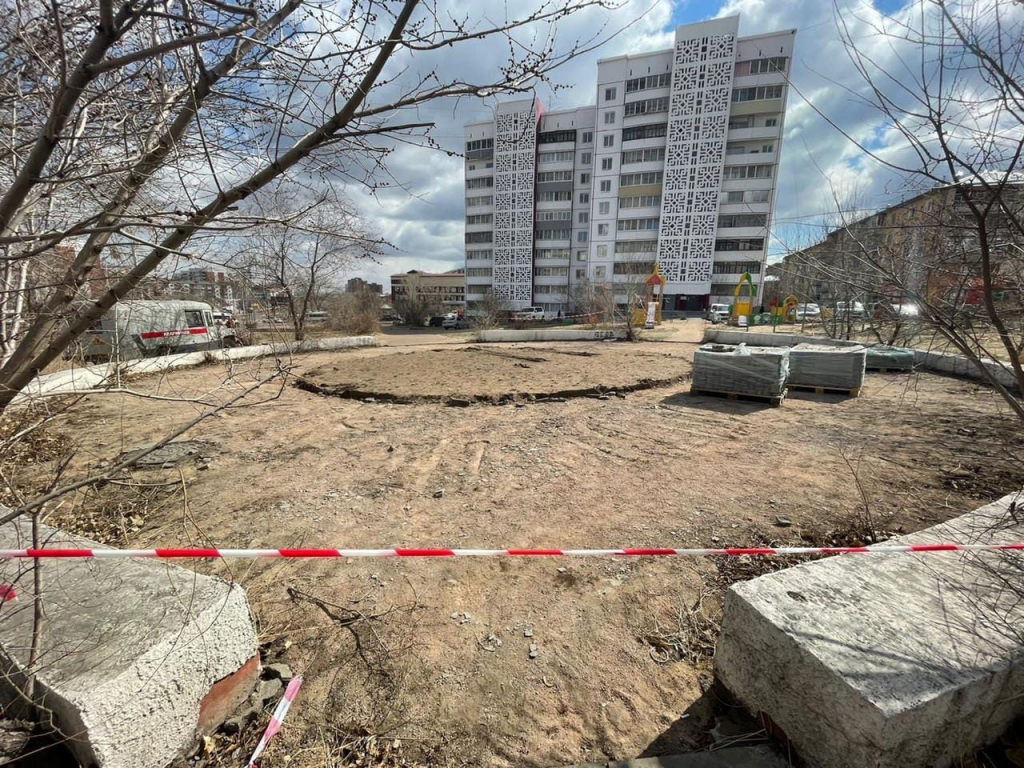 В сквере Зодчий приостановили работы В сквере Зодчий приостановили работы