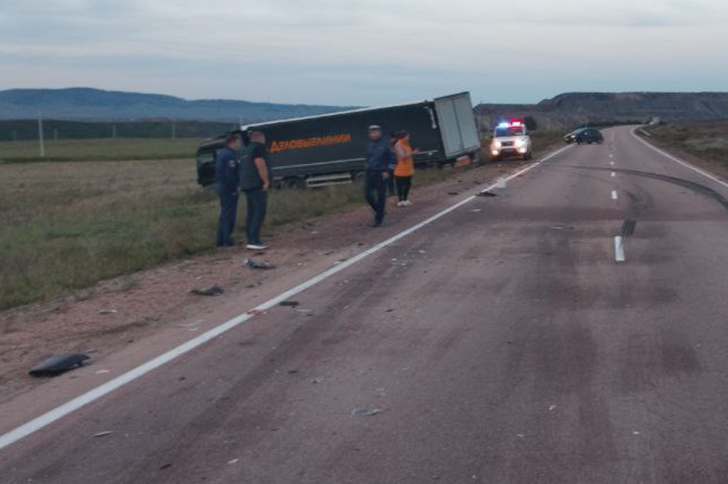 В Бурятии в столкновении с грузовиком погиб мотоциклист В Бурятии в столкновении с грузовиком погиб мотоциклист