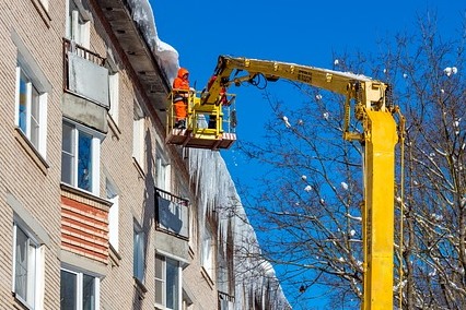 Кто ответственен в Улан-Удэ за опасные сосульки с крыш? Кто ответственен в Улан-Удэ за опасные сосульки с крыш?