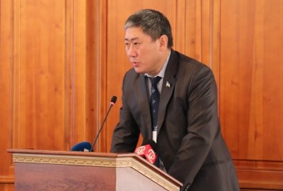 В Улан-Удэ экс-депутат был замечен на месте мелкого ДТП В Улан-Удэ экс-депутат был замечен на месте мелкого ДТП