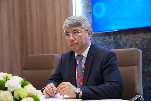 Министр спорта России Михаил Дегтярёв и глава Бурятии Алексей Цыденов на полях Восточного экономического форума провели двустороннюю встречу Министр спорта России Михаил Дегтярёв и глава Бурятии Алексей Цыденов на полях Восточного экономического форума провели двустороннюю встречу