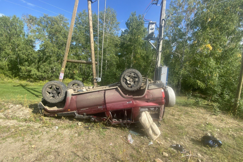 В Бурятии «Тойота Лэнд Крузер» съехал с дороги и перевернулся В Бурятии «Тойота Лэнд Крузер» съехал с дороги и перевернулся