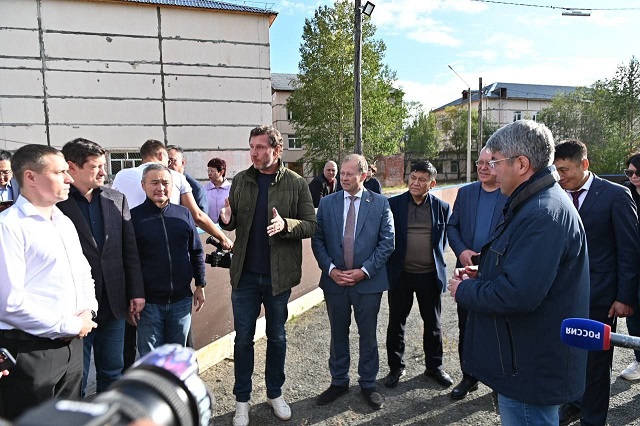 Глава Бурятии посетил объекты социальной инфраструктуры в Муйском районе Глава Бурятии посетил объекты социальной инфраструктуры в Муйском районе