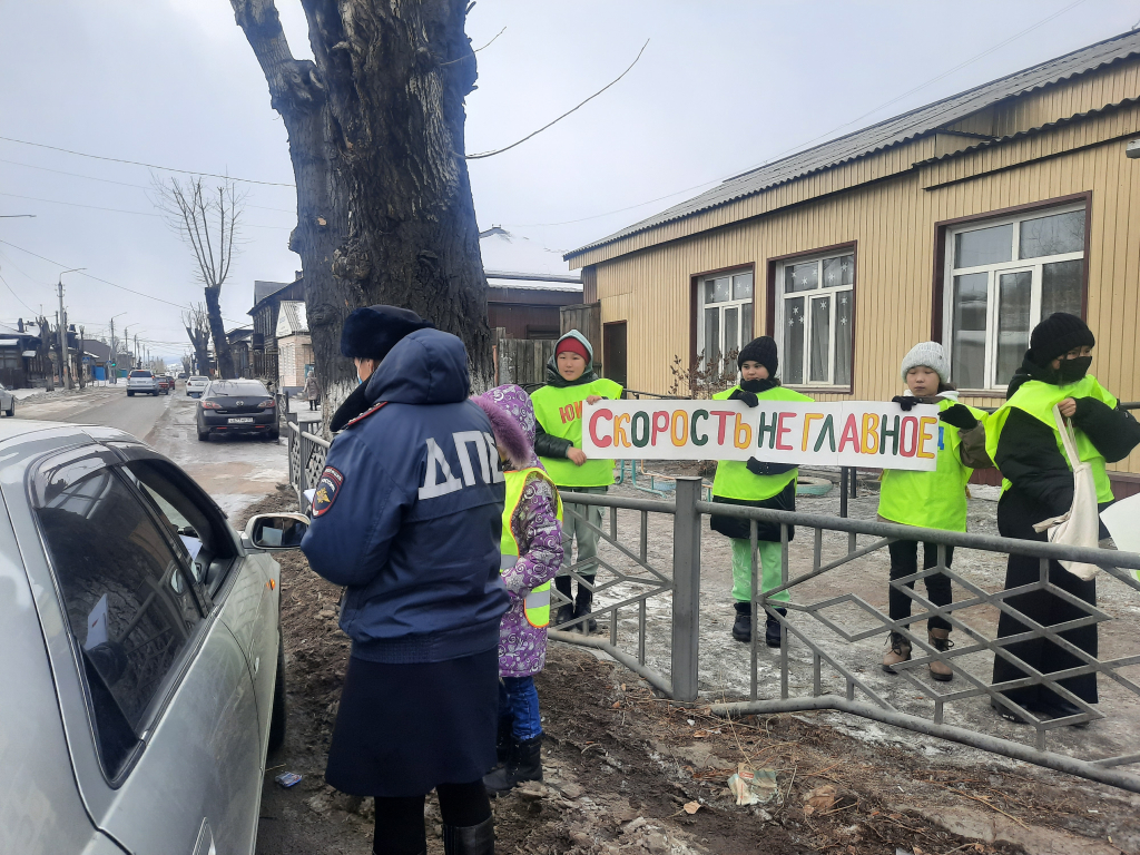 В Улан-Удэ провели профилактическую акцию «Письмо водителю» В Улан-Удэ провели профилактическую акцию «Письмо водителю»