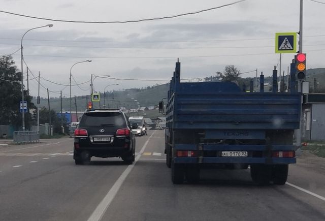 Водители жалуются на опасную езду автомобиля из гаража правительства Бурятии Водители жалуются на опасную езду автомобиля из гаража правительства Бурятии