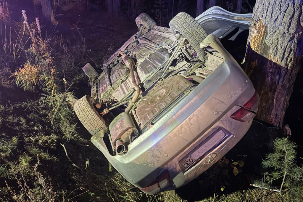 В Бурятии перевернулась машина с женщиной и трёхлетним ребёнком В Бурятии перевернулась машина с женщиной и трёхлетним ребёнком