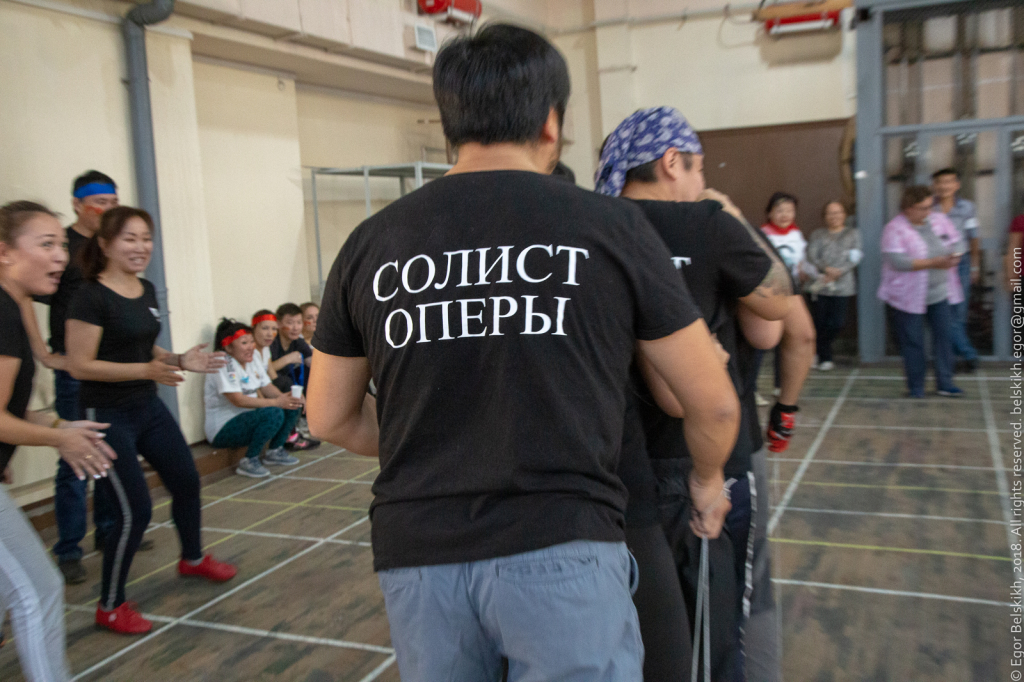 В Бурятском театре оперы и балета выяснили кто сильнее в спортивных играх В Бурятском театре оперы и балета выяснили кто сильнее в спортивных играх