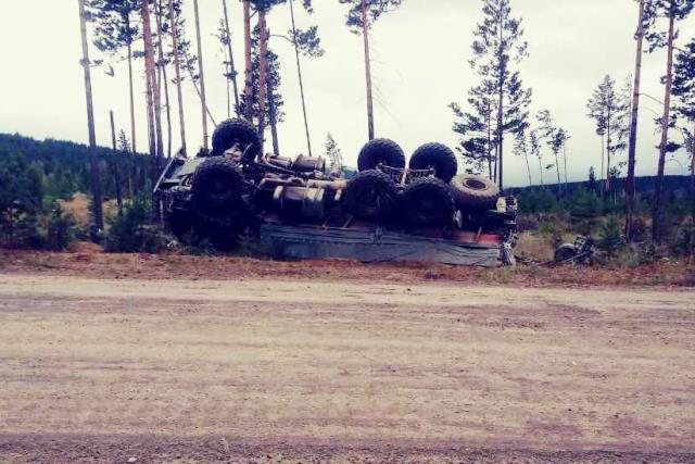 В Бурятии в перевернувшемся «КамАЗе» травмировался пассажир В Бурятии в перевернувшемся «КамАЗе» травмировался пассажир