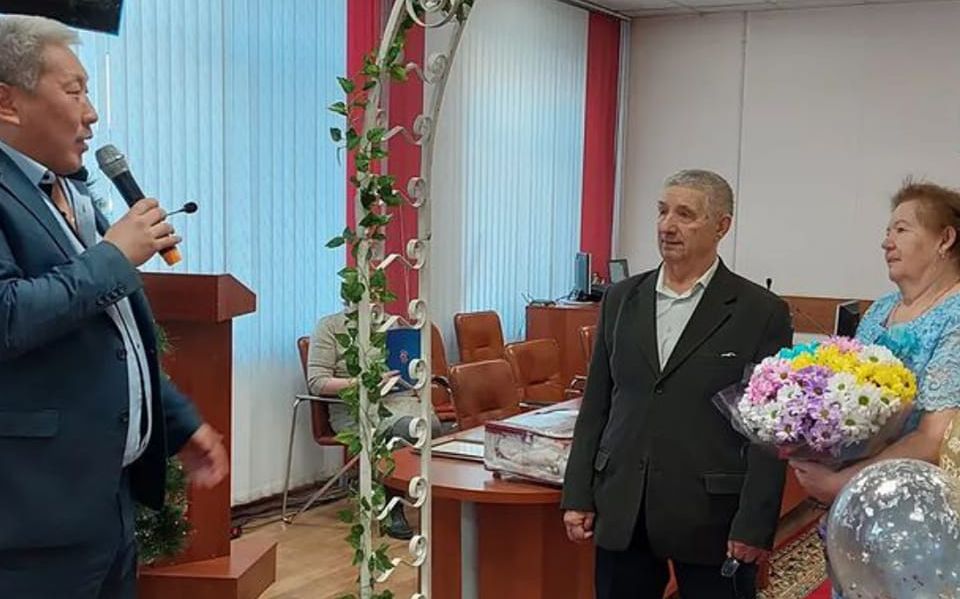 Супругов на округе № 26 поздравили с бриллиантовой годовщиной Супругов на округе № 26 поздравили с бриллиантовой годовщиной