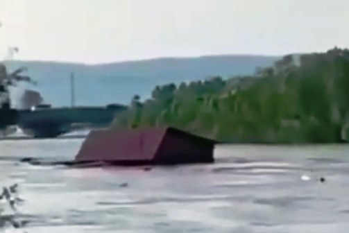 Наводнение в Иркутской области затопило более двух тысяч домов. Введен режим ЧС ► Наводнение в Иркутской области затопило более двух тысяч домов. Введен режим ЧС ►