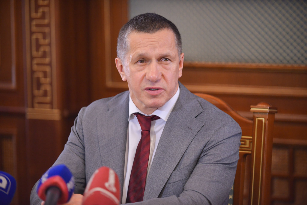 Юрий Трутнев: "Показатели нацпроектов по Дальнему Востоку не могут быть ниже среднероссийского уровня" Юрий Трутнев: "Показатели нацпроектов по Дальнему Востоку не могут быть ниже среднероссийского уровня"