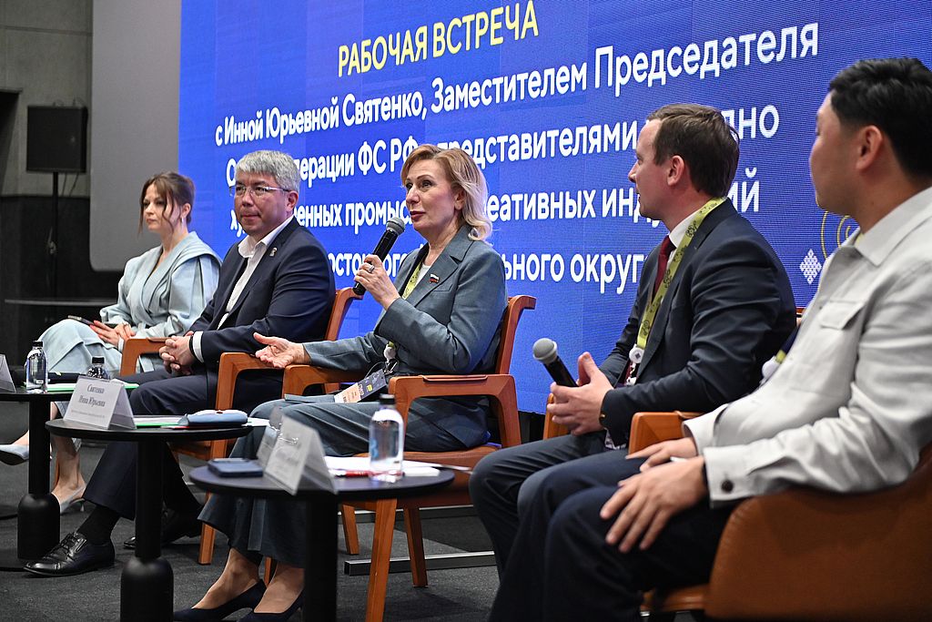 В Улан-Удэ участники форума обсудили развитие народных художественных промыслов Дальнего Востока В Улан-Удэ участники форума обсудили развитие народных художественных промыслов Дальнего Востока