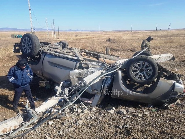 В Бурятии в разбившемся джипе погибла девушка В Бурятии в разбившемся джипе погибла девушка