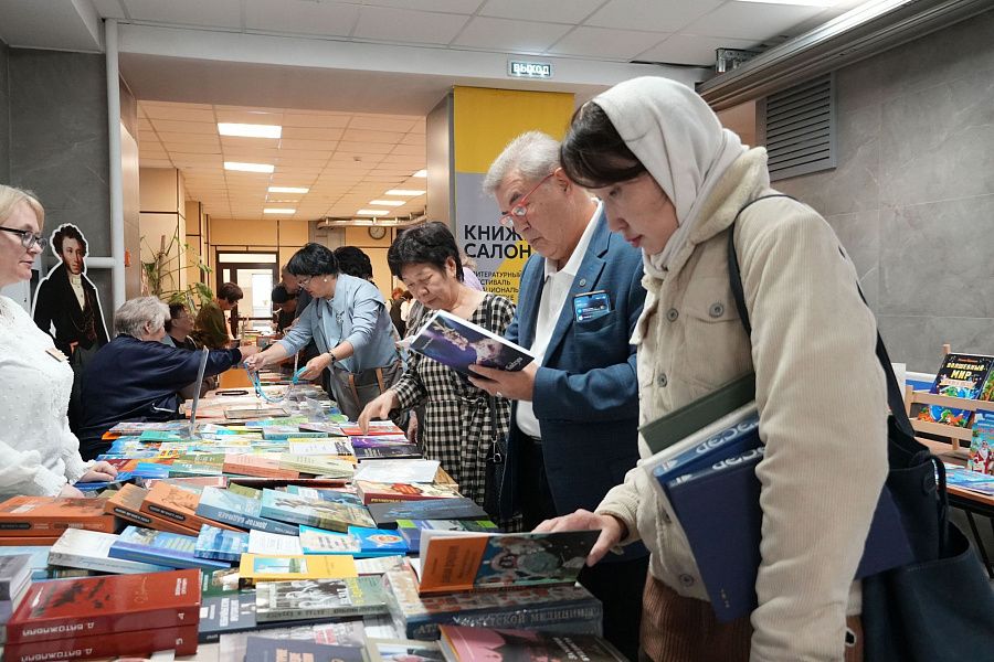 В Национальной библиотеке Бурятии прошёл XXXI книжный салон В Национальной библиотеке Бурятии прошёл XXXI книжный салон