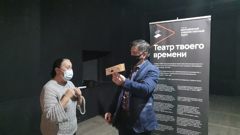 Артисты Молодёжного театра Улан-Удэ пополнили ряды членов Союза театральных деятелей РФ и получили награды Артисты Молодёжного театра Улан-Удэ пополнили ряды членов Союза театральных деятелей РФ и получили награды