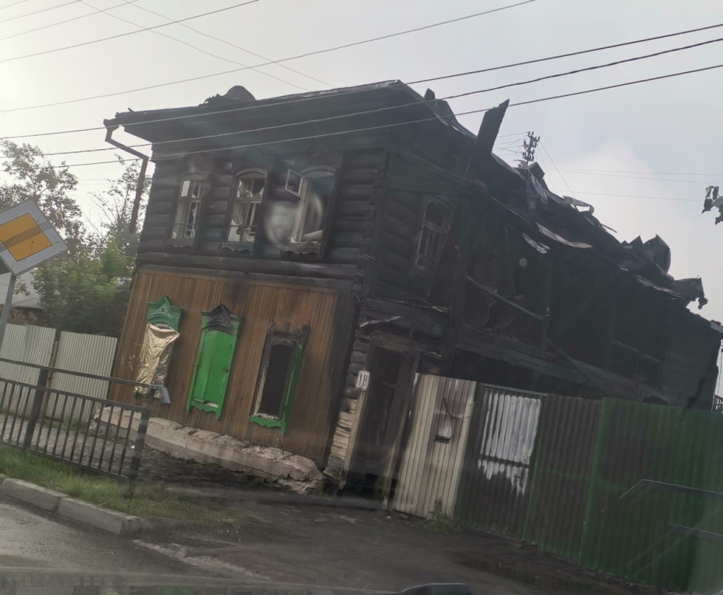 «Уверены, что поджог»: В историческом центре Улан-Удэ горел жилой дом «Уверены, что поджог»: В историческом центре Улан-Удэ горел жилой дом