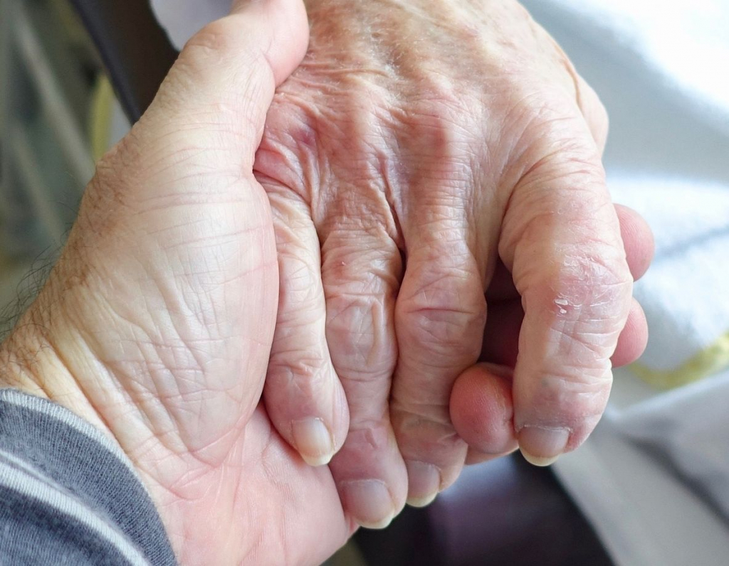 Врачи Бурятии борются за жизнь 90-летней пациентки с коронавирусом Врачи Бурятии борются за жизнь 90-летней пациентки с коронавирусом