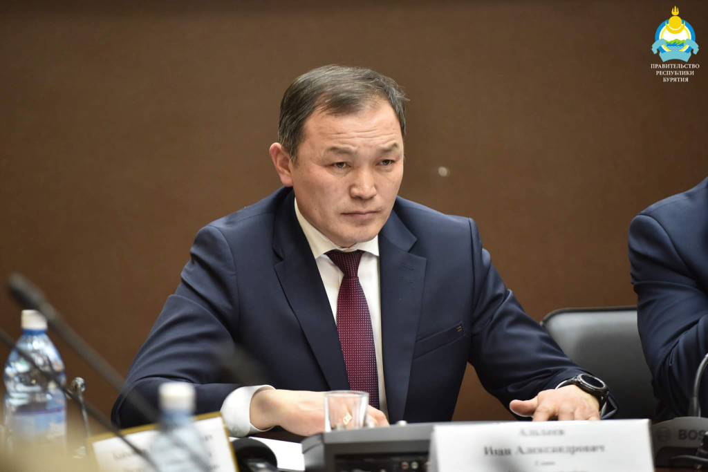 Иван Альхеев: «Нам нужна слаженная работа, чтобы люди не уезжали из республики» Иван Альхеев: «Нам нужна слаженная работа, чтобы люди не уезжали из республики»