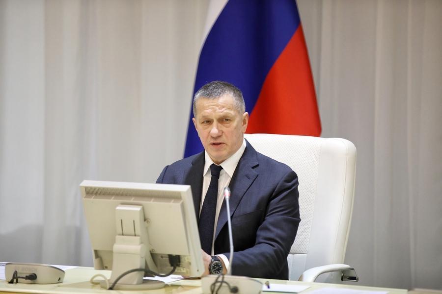 Юрий Трутнев провёл совещание по обеспечению электроэнергией инвестиционных проектов на Дальнем Востоке Юрий Трутнев провёл совещание по обеспечению электроэнергией инвестиционных проектов на Дальнем Востоке