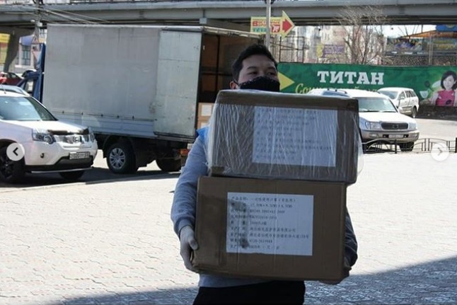 В Бурятию пришли 120 тысяч медицинских масок, закупленных компанией "Титан" В Бурятию пришли 120 тысяч медицинских масок, закупленных компанией "Титан"