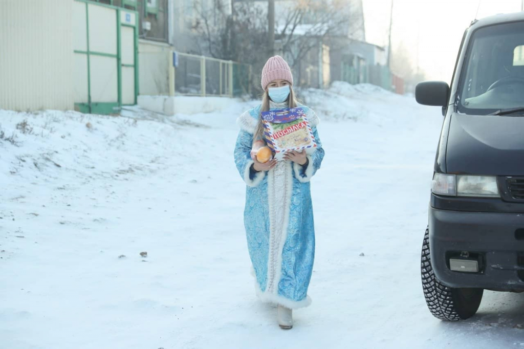 В Улан-Удэ детям и ветеранам доставили новогодние подарки⠀ В Улан-Удэ детям и ветеранам доставили новогодние подарки⠀