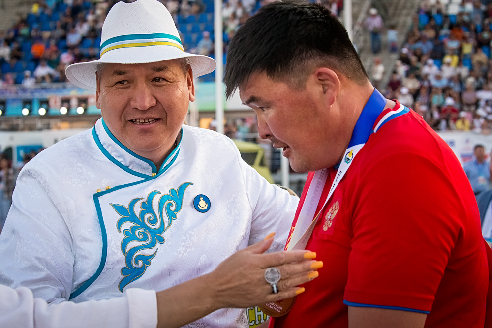 Сурхарбаан: Абсолютный чемпион "Бухэ барилдаан" - Баян Жимбеев Сурхарбаан: Абсолютный чемпион "Бухэ барилдаан" - Баян Жимбеев