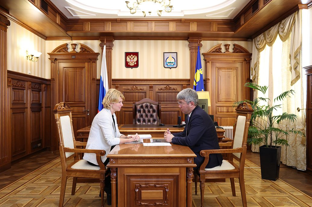 Глава Бурятии обсудил с министром сельского хозяйства России перспективы развития отрасли и повышение качества жизни в сёлах Глава Бурятии обсудил с министром сельского хозяйства России перспективы развития отрасли и повышение качества жизни в сёлах