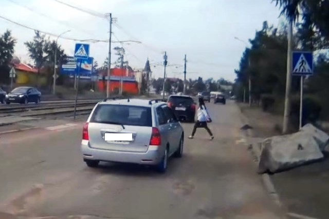 Момент наезда на пешехода в Улан-Удэ попал на видео ► Момент наезда на пешехода в Улан-Удэ попал на видео ►