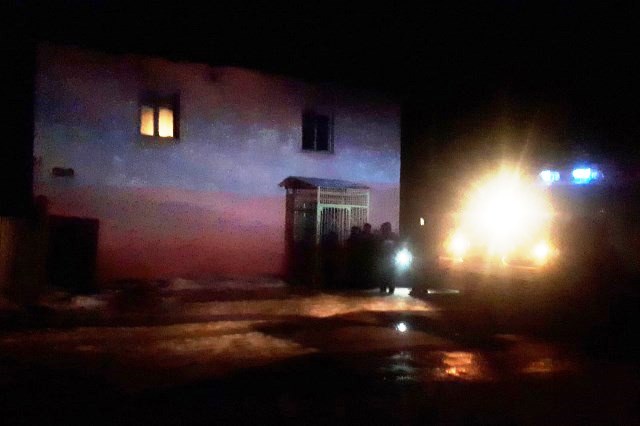 В Бурятии пожарные спасли женщину из горящего дома В Бурятии пожарные спасли женщину из горящего дома