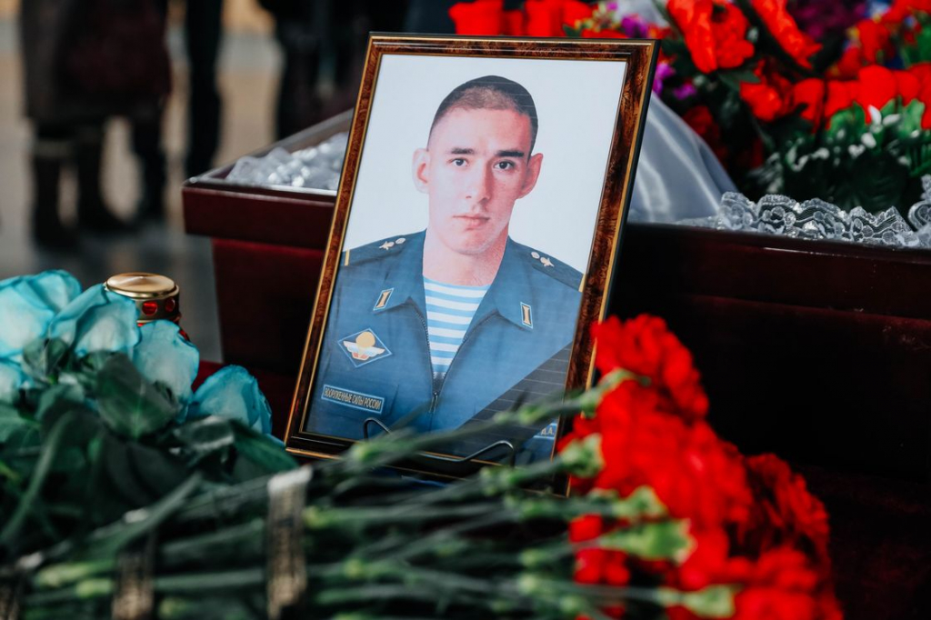 В Улан-Удэ простились с военным, погибшим в ходе спецоперации В Улан-Удэ простились с военным, погибшим в ходе спецоперации