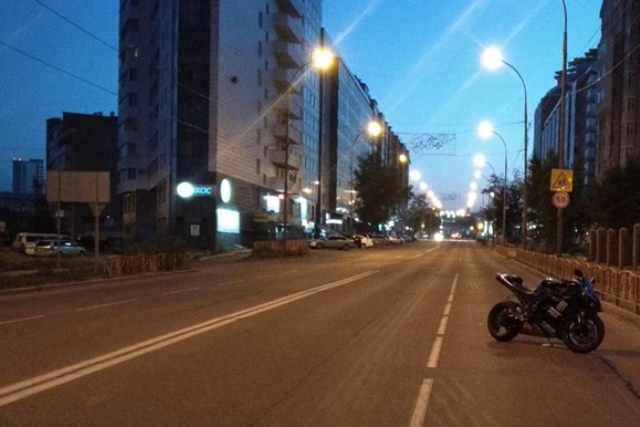 В Улан-Удэ пьяная девушка на дороге попала под мотоцикл В Улан-Удэ пьяная девушка на дороге попала под мотоцикл