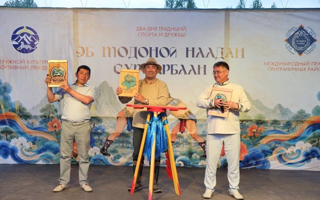 В Бурятии прошёл международный приграничный праздник «Дерево дружбы» В Бурятии прошёл международный приграничный праздник «Дерево дружбы»