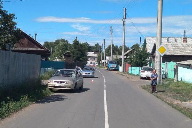 В Бурятии школьник на велосипеде попал под машину В Бурятии школьник на велосипеде попал под машину