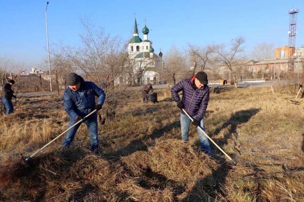 "Город надо очистить. Город грязный": В Улан-Удэ продлили месячник чистоты "Город надо очистить. Город грязный": В Улан-Удэ продлили месячник чистоты