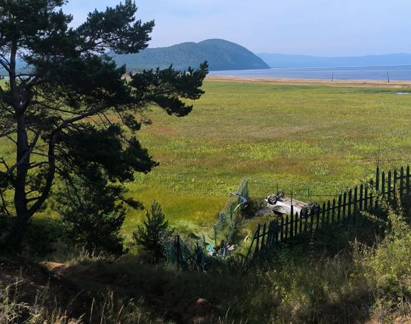 В съехавшей в обрыв машине на Байкале пострадал один человек В съехавшей в обрыв машине на Байкале пострадал один человек