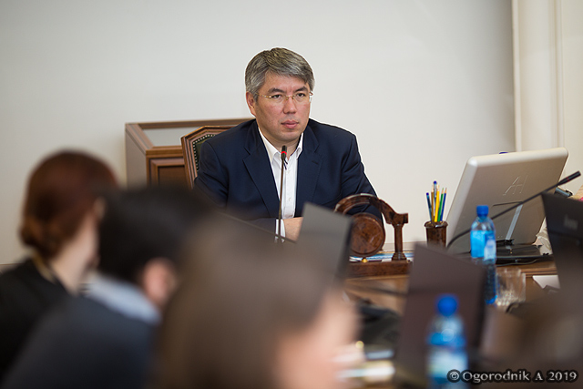 Глава Бурятии об Александре Голкове: "Я не могу сказать, что он развалил город" Глава Бурятии об Александре Голкове: "Я не могу сказать, что он развалил город"