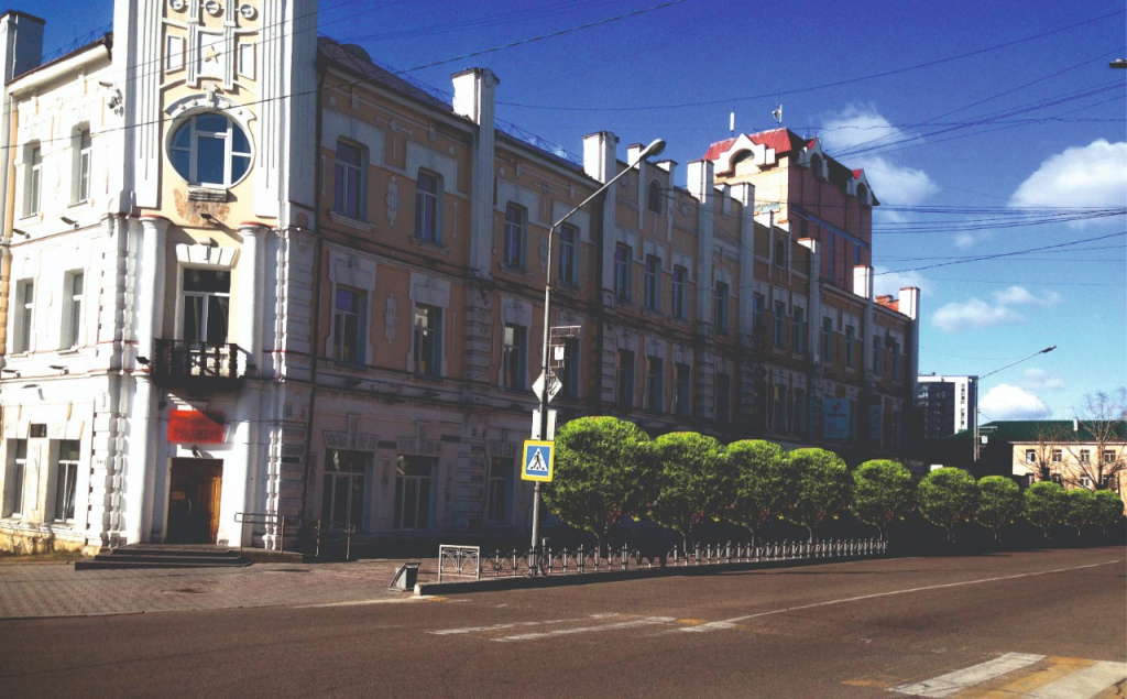 Старые тополя на Площади Советов хотят заменить яблоневой аллеей Старые тополя на Площади Советов хотят заменить яблоневой аллеей