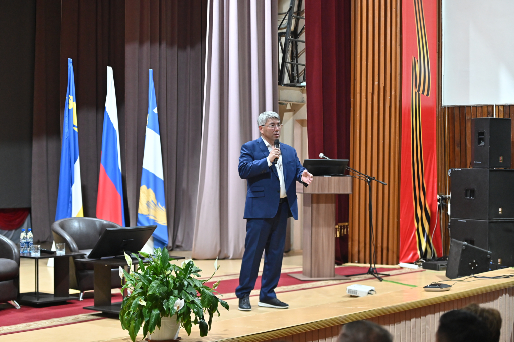 Глава Бурятии провёл встречу с жителями Бичурского района Глава Бурятии провёл встречу с жителями Бичурского района