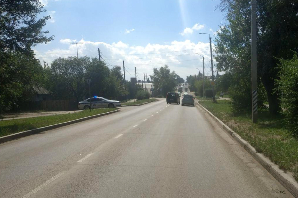 Два ребенка пострадали в ДТП, переходя дорогу не по "зебре" Два ребенка пострадали в ДТП, переходя дорогу не по "зебре"