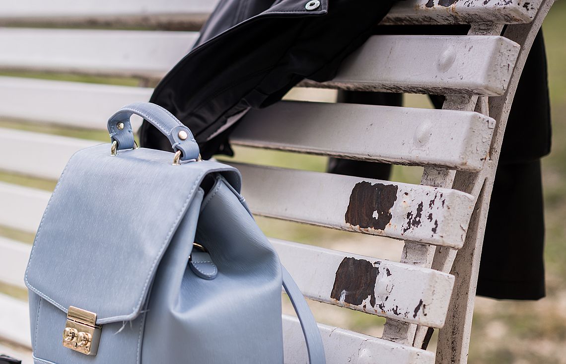 В Бурятии мужчина украл вещи дерущихся женщин В Бурятии мужчина украл вещи дерущихся женщин