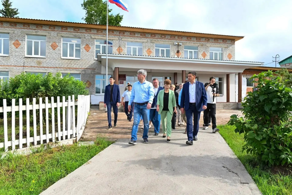 Глава Бурятии проинспектировал ход ремонта школ в Тарбагатайском районе Глава Бурятии проинспектировал ход ремонта школ в Тарбагатайском районе