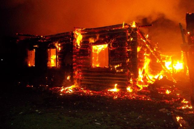 В Улан-Удэ девушка спасла от пожара 12 человек В Улан-Удэ девушка спасла от пожара 12 человек
