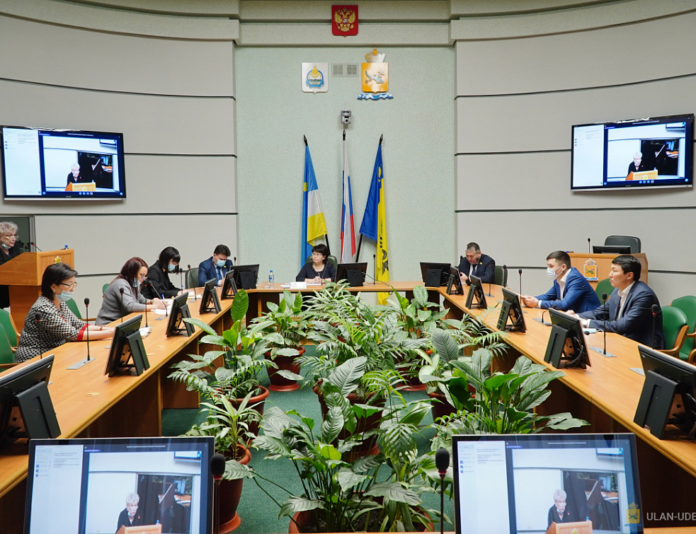 Председатель финансового комитета Горсовета Улан-Удэ: "Социальная нагрузка на бюджет растёт постоянно" Председатель финансового комитета Горсовета Улан-Удэ: "Социальная нагрузка на бюджет растёт постоянно"