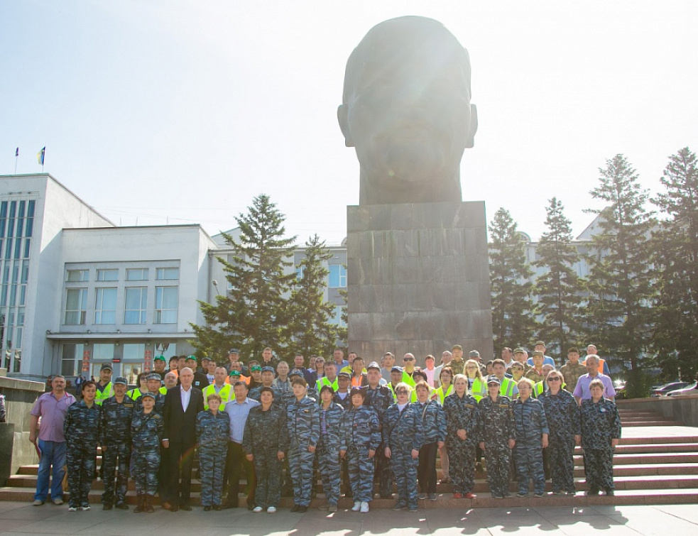 В Бурятии наградили лучших народных дружинников В Бурятии наградили лучших народных дружинников