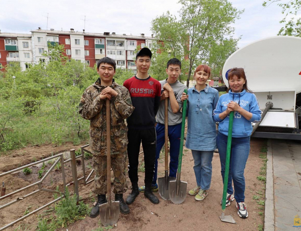 В Улан-Удэ стартовал эксперимент по высадке многолетних растений В Улан-Удэ стартовал эксперимент по высадке многолетних растений